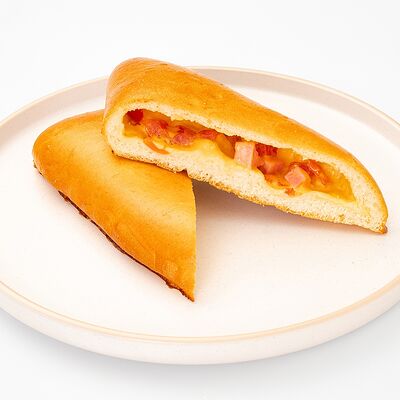 Кулебяка с ветчиной и сыром моцарелла в Болтушка кулинария-кондитерская по цене 130 ₽