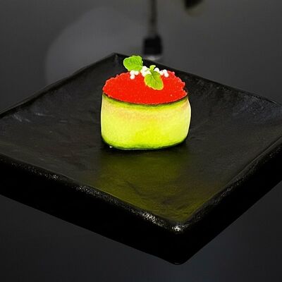 Гункан с масагой в огурце в Бейкер суши по цене 239 ₽