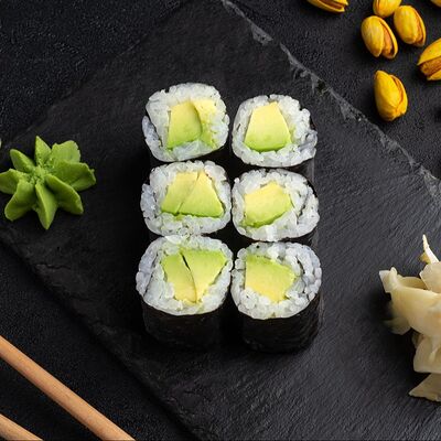 Ролл с авокадо в Суши и Роллы по цене 269 ₽