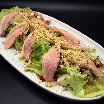 Салат с уткой и грушей в Чизерия Восточный по цене 890 ₽