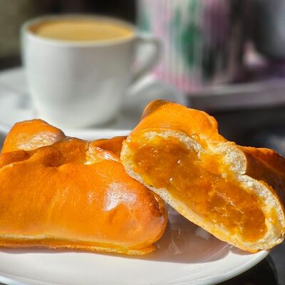 Пирожок с абрикосом в Булонже по цене 130 ₽