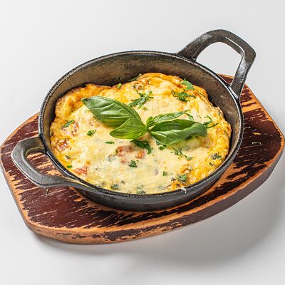 Запеченная яичница с помидорамив Миндаль по цене 588 ₽