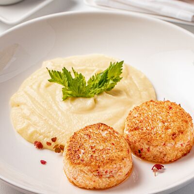 Крабовые котлеты с пюре из сельдерея в Romano по цене 1800 ₽