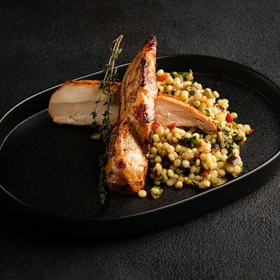 Грилованная курица и птитим с овощами в Де'рибас по цене 840 ₽