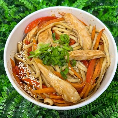 Удон с курицей терияки в Суши Бери по цене 619 ₽