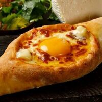 Хачапури по-аджарски в Чайхана Халва