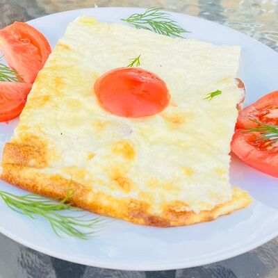 Омлет с ветчиной и помидорами в Кафе-пекарня Калачи по цене 220 ₽