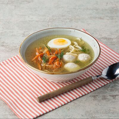 Куриный суп с фрикадельками, лапшой и яйцом в Или по цене 290 ₽