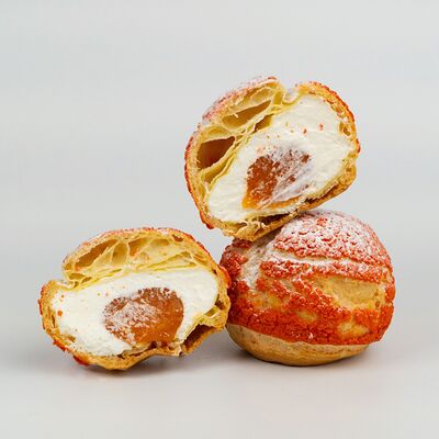 Булочка Шу Персик в Много хлеба по цене 121 ₽