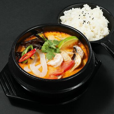 Том ям с морепродуктами в Momo Chicken Korean по цене 885 ₽