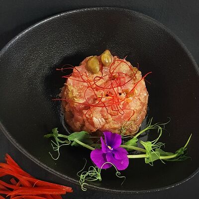 Тартар из тунца с каперсами под соусом Юдзу в Renai sushi kitchen по цене 1050 ₽