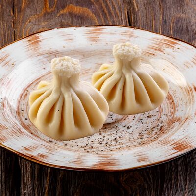 Хинкали с лососемв У Ханумы по цене 380 ₽