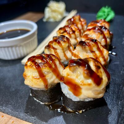 Запечённые роллы хот сяки (8 шт) в Friends Market по цене 600 ₽