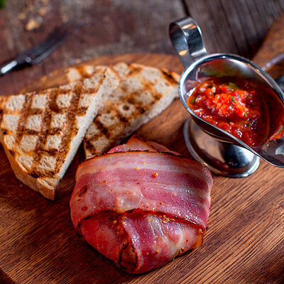 Сыр Камамбер в беконе в Колбасофф по цене 600