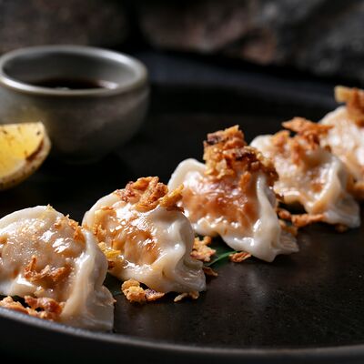 Гёдза с курицейв Tottori по цене 600 ₽