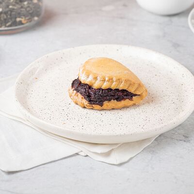 Сочник с вишней в Хлебное место по цене 130 ₽