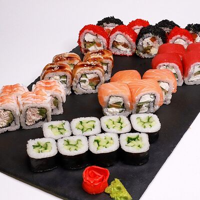 Сет для любимых в Sushi Kiosk по цене 2100 ₽