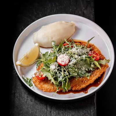 Шницель из индейки, картофель и соус демиглас в Техникум по цене 890 ₽