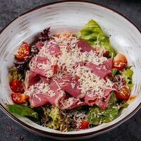 Салат с пастрами и маринованным огурцом на джине в Пламя