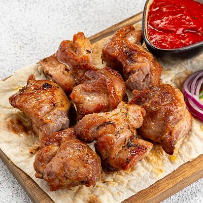 Шашлык из куриного бедра в Шашлык - BBQ по цене 659 ₽