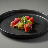 Кижуч с луковым соусом и печеным картофелем в Байкал