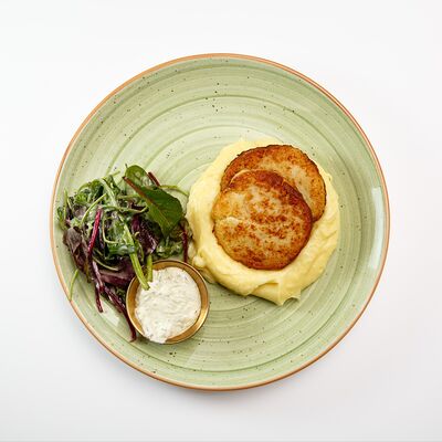 Котлеты из трески с картофельным пюре и соусом тартар в White Fox Cafe по цене 1065 ₽