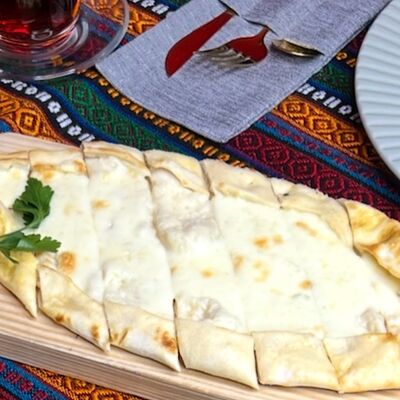 Пиде с сыромв Стамбул Сити по цене 490 ₽