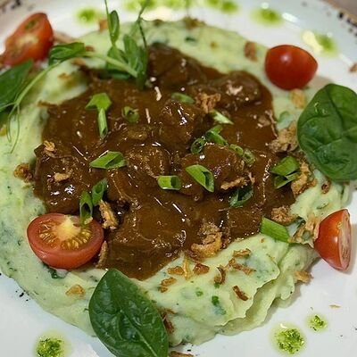 Говядина по-венгерски в Корица по цене 865 ₽