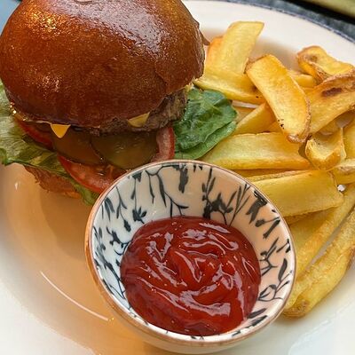 Friends Burger в Friends Forever Botanica по цене 1100 ₽
