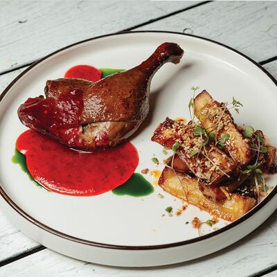 Утиная ножка с баклажаном в Овертайм по цене 880 ₽