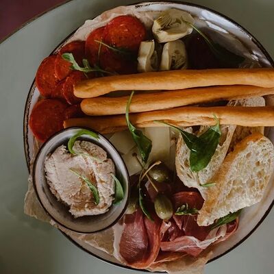 Винное плато в Semplice Secondfloor по цене 780 ₽