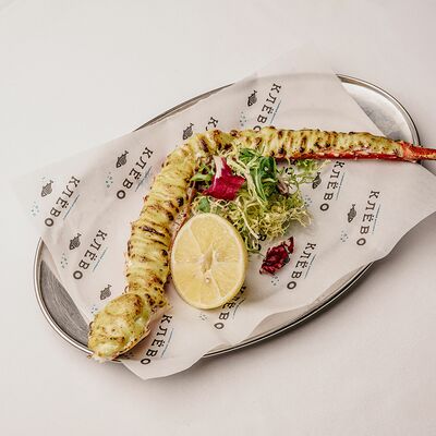 Запеченная клешня камчатского краба в соусе сладкий васаби в Клёво по цене 4200 ₽