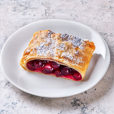 Штрудель с вишней в Ресторан Арбат по цене 620 ₽