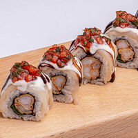 Ролл гребешок, креветка, трюфель в Mojo