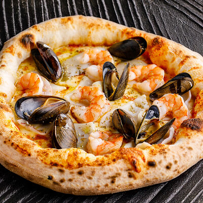 Пицца с морепродуктамив Ginza по цене 1790 ₽