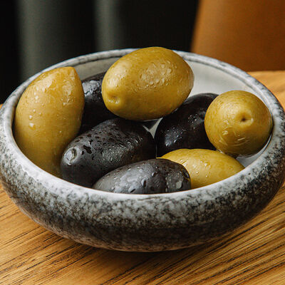 Оливки и маслины в Riesling Boyz по цене 460 ₽