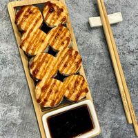 Запечённый ролл с креветкой в Три Шефа