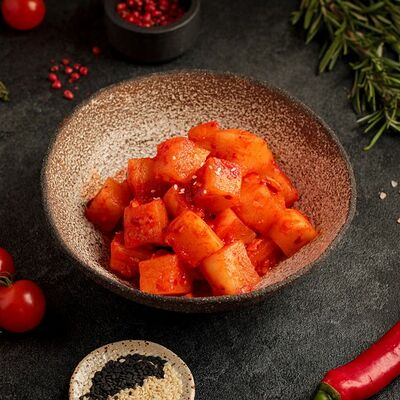 Острый маринованный дайкон в кубиках в Корё по цене 440 ₽