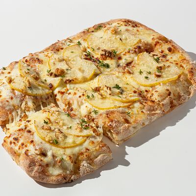 Пицца Груша и горгонзола в Eazzy Pizza & Gelato по цене 629 ₽