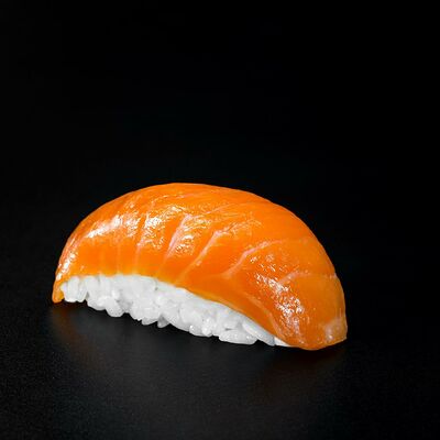 Суши лосось в Sushi Loft по цене 200 ₽