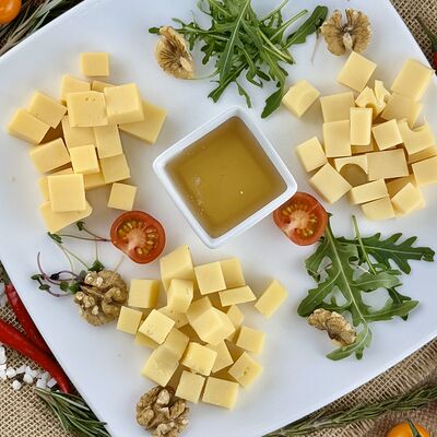 Сырная тарелка в Корпус О бар по цене 470 ₽