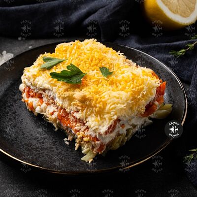 Салат Мимоза с лососем в Акула вкуса по цене 1099 ₽