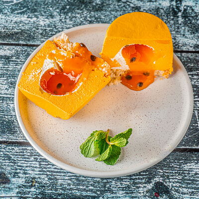 Пирожное манго-маракуйя в Якорь по цене 490 ₽