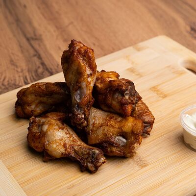 Куриные крылья с соусом Блю Чиз в BAD & BOY BURGER по цене 680 ₽