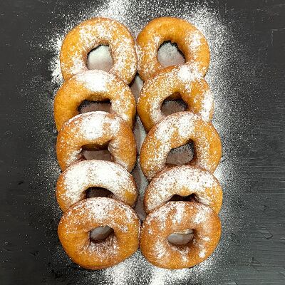 Пончики с сахарной пудрой в Пончуррос по цене 540 ₽