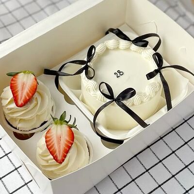 Бенто-торт + 2 капкейка-тортика в стаканчике для мужа, парня , папы , коллеги , бабушки, крестной,юбилей , на день рождения , ламбет с клубникой в О! Тортик по цене 3590 ₽