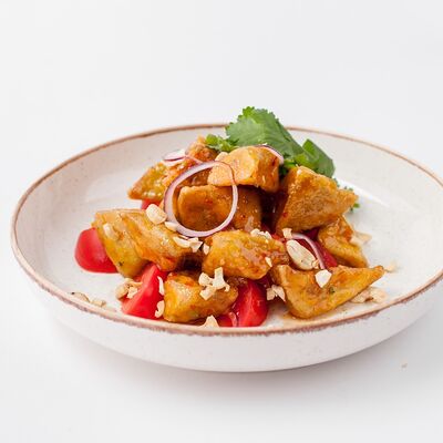 Салат Хрустящий баклажан в Бай Тай по цене 620 ₽