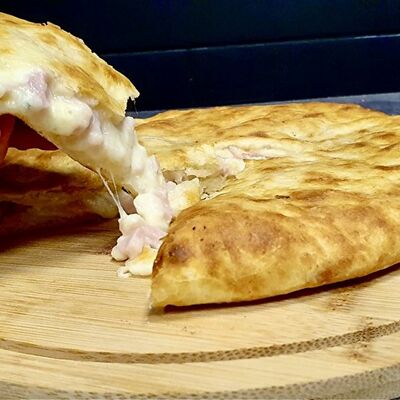 Пирог с ветчиной, сыром и картофелем в Дай три по цене 709 ₽