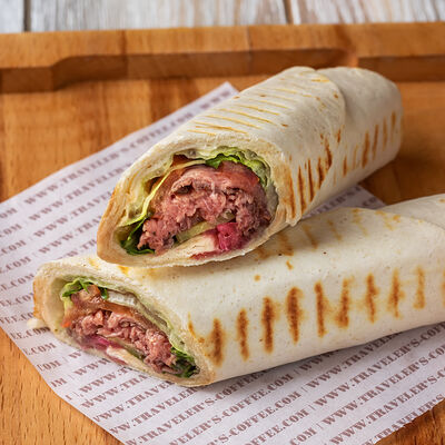 Ролл с рукколой и ростбифом в Кофейня на Остоженке по цене 640 ₽