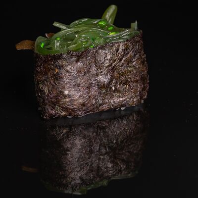 Суши с чукой в Sushiland по цене 155 ₽